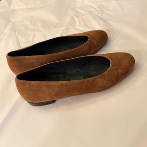 Stuart Weizmann brown suede flat size 6.5